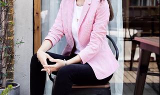 黑色小西装怎么搭配 黑色小西装怎么搭配