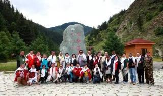 旅游团旅游. 旅游团旅游.